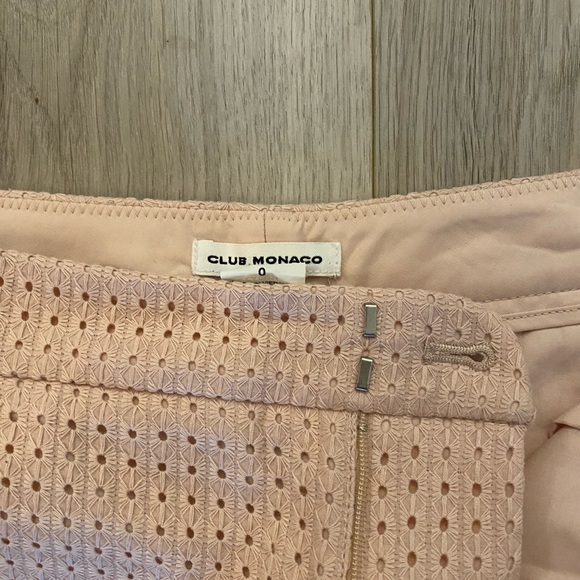Club Monaco- pink shorts in size 0 - Picture 3 of 3